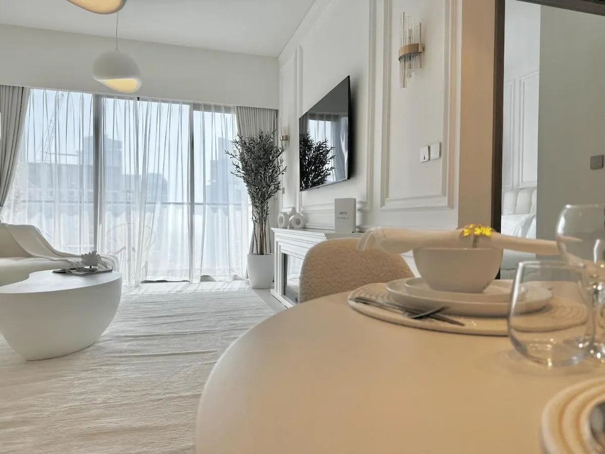 Beautiful 1Br Burj View From Infinity Pool Apartment Dubai
